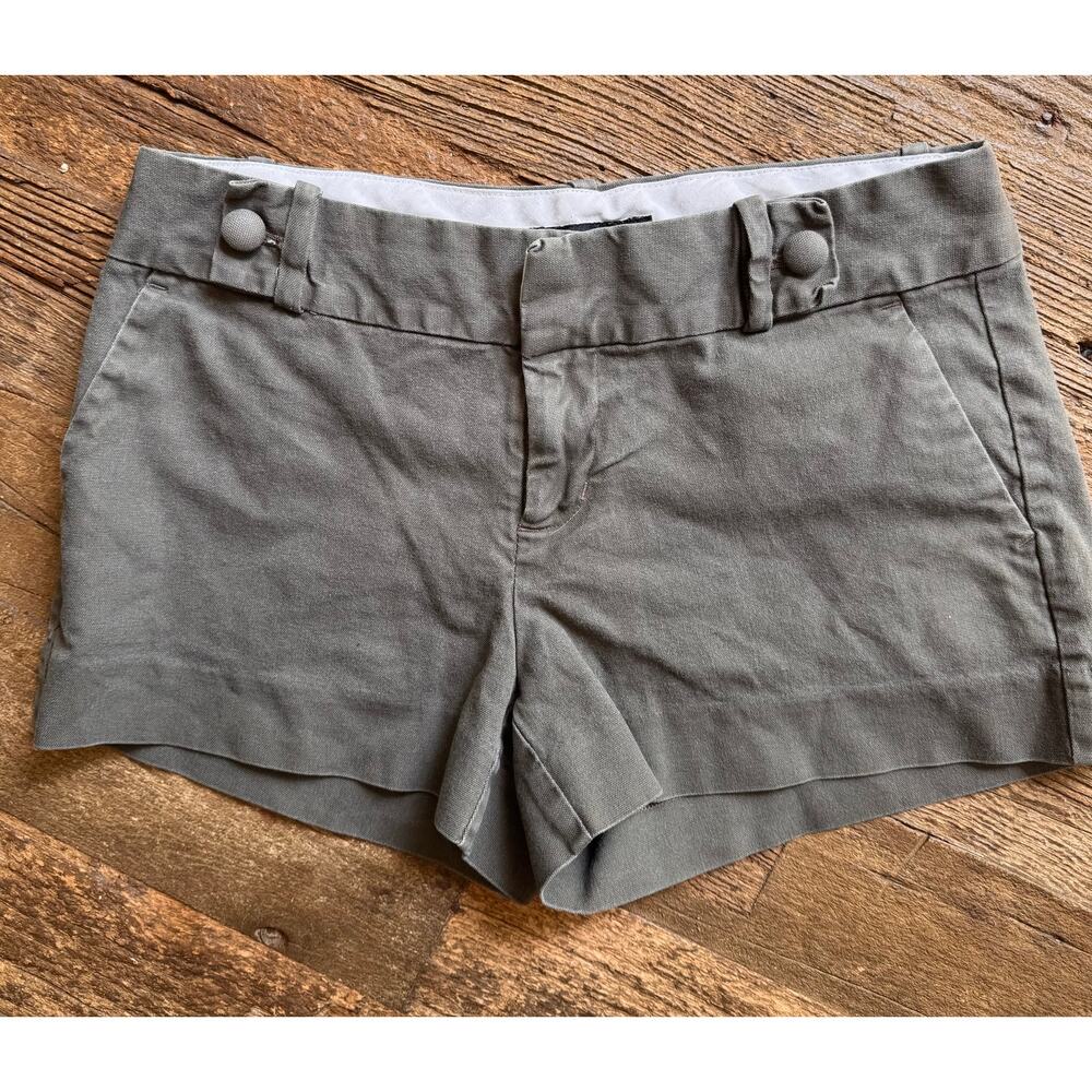 Banana Republic Retro Solid Botton Shorts Size 2